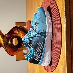 Hoka Cavu. Size 8